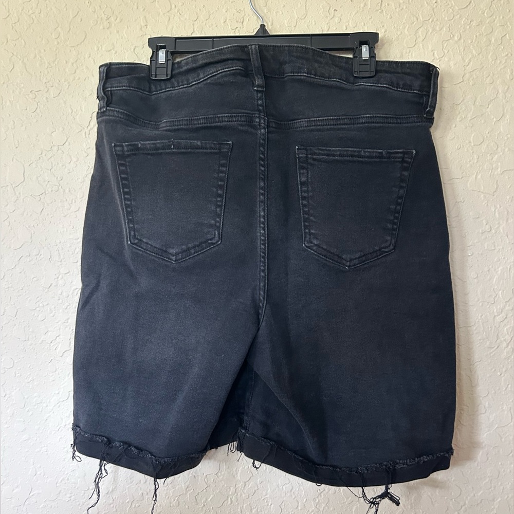 Ava & Viv black denim Bermuda shorts, size 14W - Picture 2 of 3